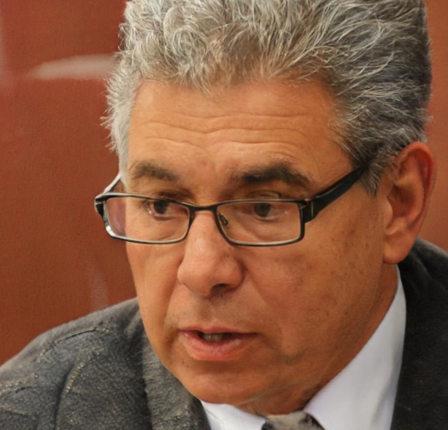 Portrait de Marc Dubois, expert en analyse financière